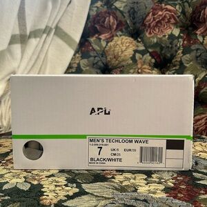APL Men’s techloom wave shoe